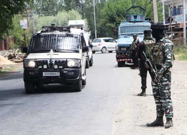 जम्मू-कश्मीर के सोपोर से लश्कर के 2 हाइब्रिड आतंकवादी पकड़े गए